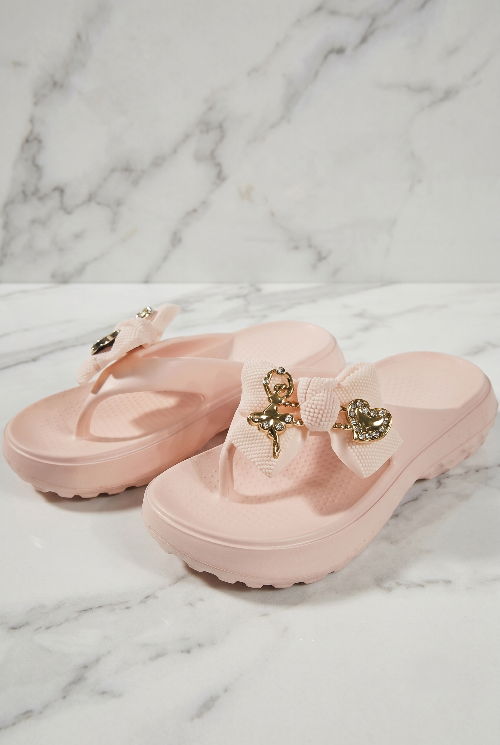 Ciabatte infradito donna Jomix rosa con fiocco e charms gioiello a forma di ballerina e cuore