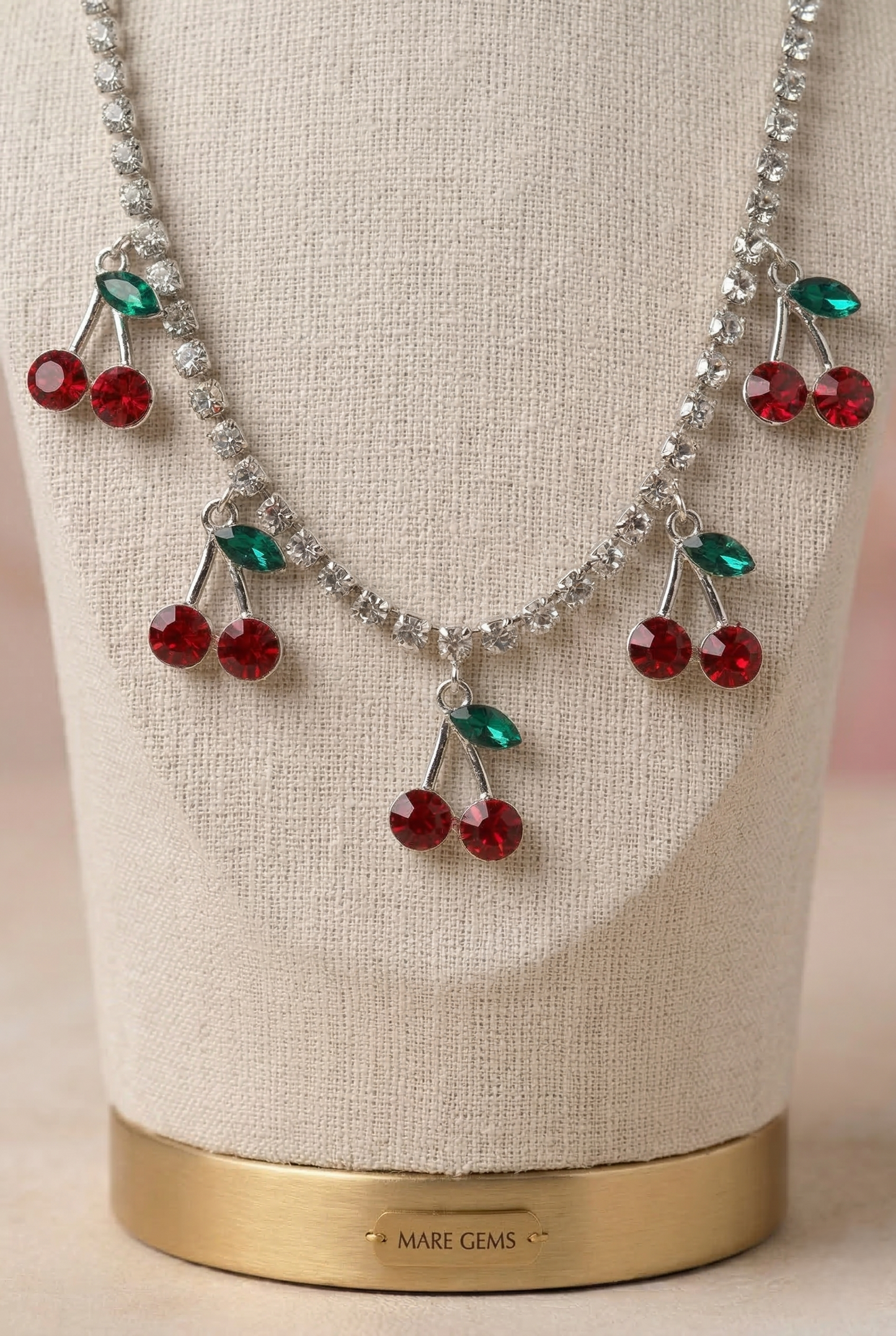 collana donna con ciliegie rosse e strass brillanti design elegante