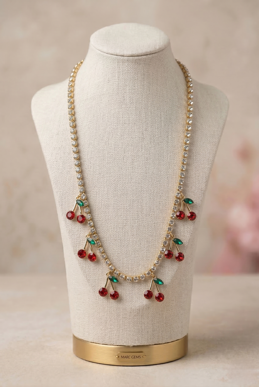collana donna con ciliegie rosse e strass brillanti design elegante