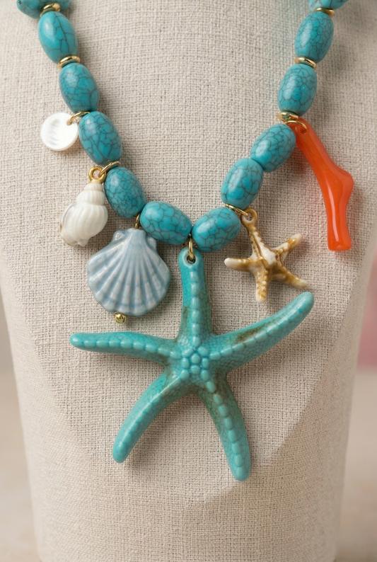 collana turchese con perline decorative e stella marina stile mare