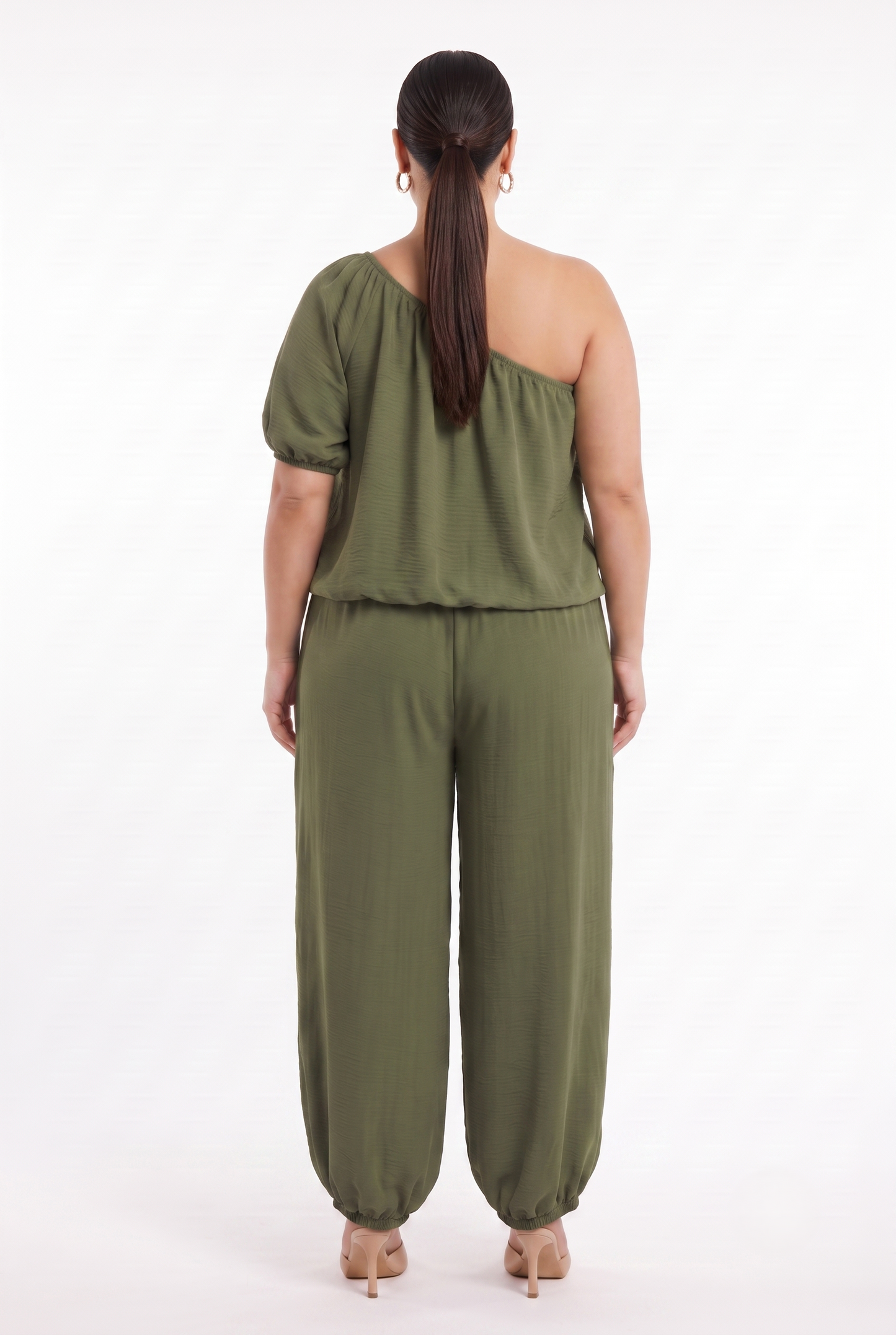 Completo curvy verde militare con pantalone elasticizzato, vista posteriore