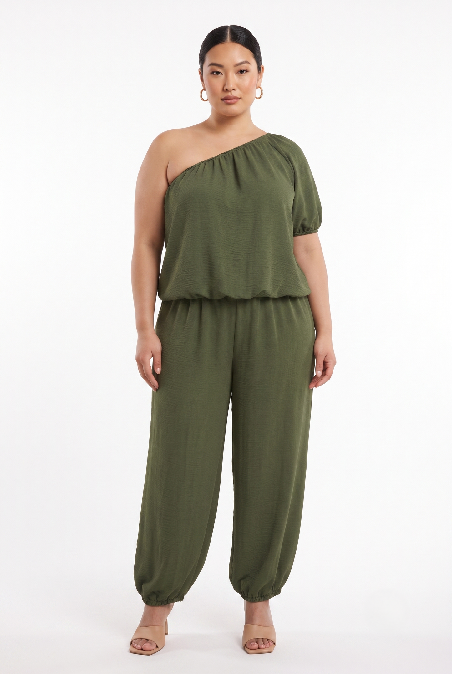 Completo donna curvy verde militare monospalla, vista frontale