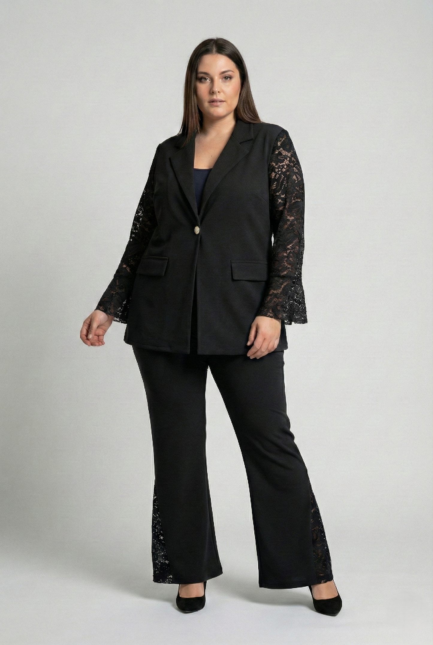 Completo nero elegante curvy con giacca monopetto e pantalone plus size vestibilità morbida