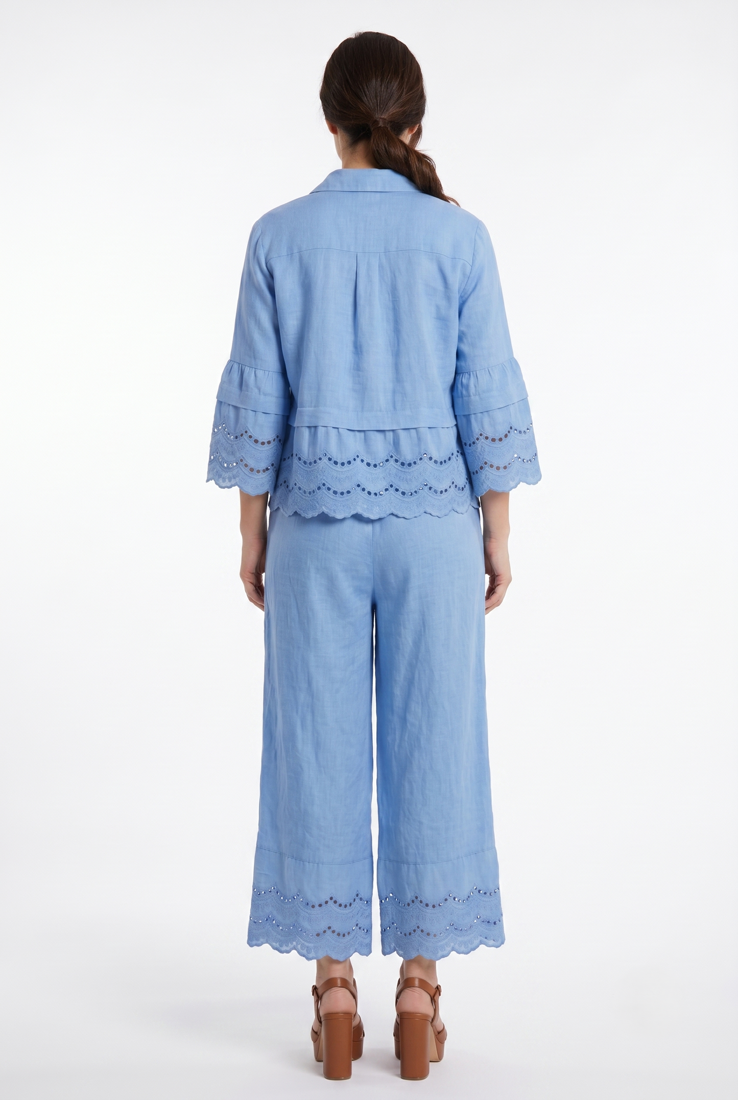 completo composto da camicia e pantalone 100% puro lino con pizzo sangallo