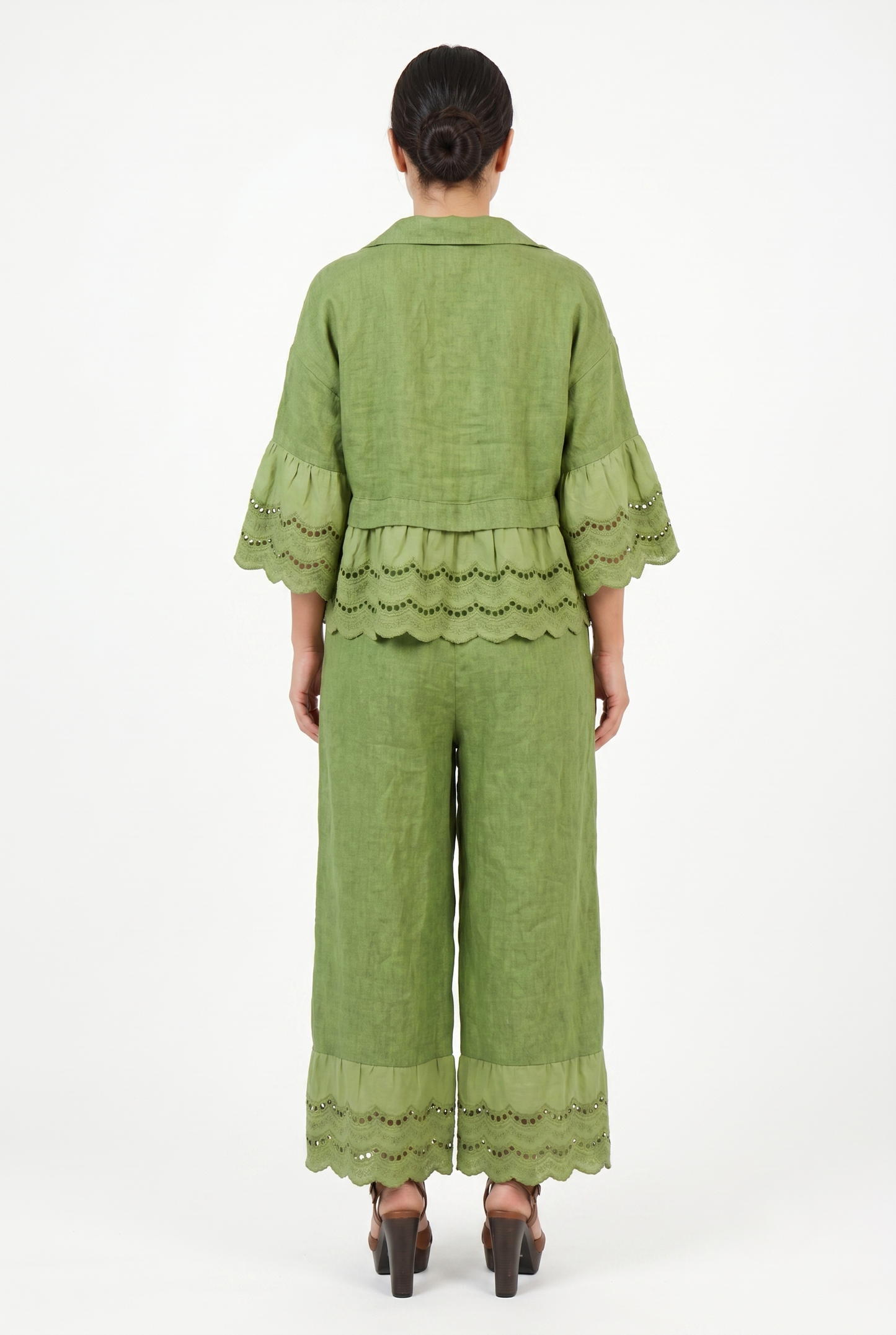 completo verde acido con pizzo sangallo 100% puro lino