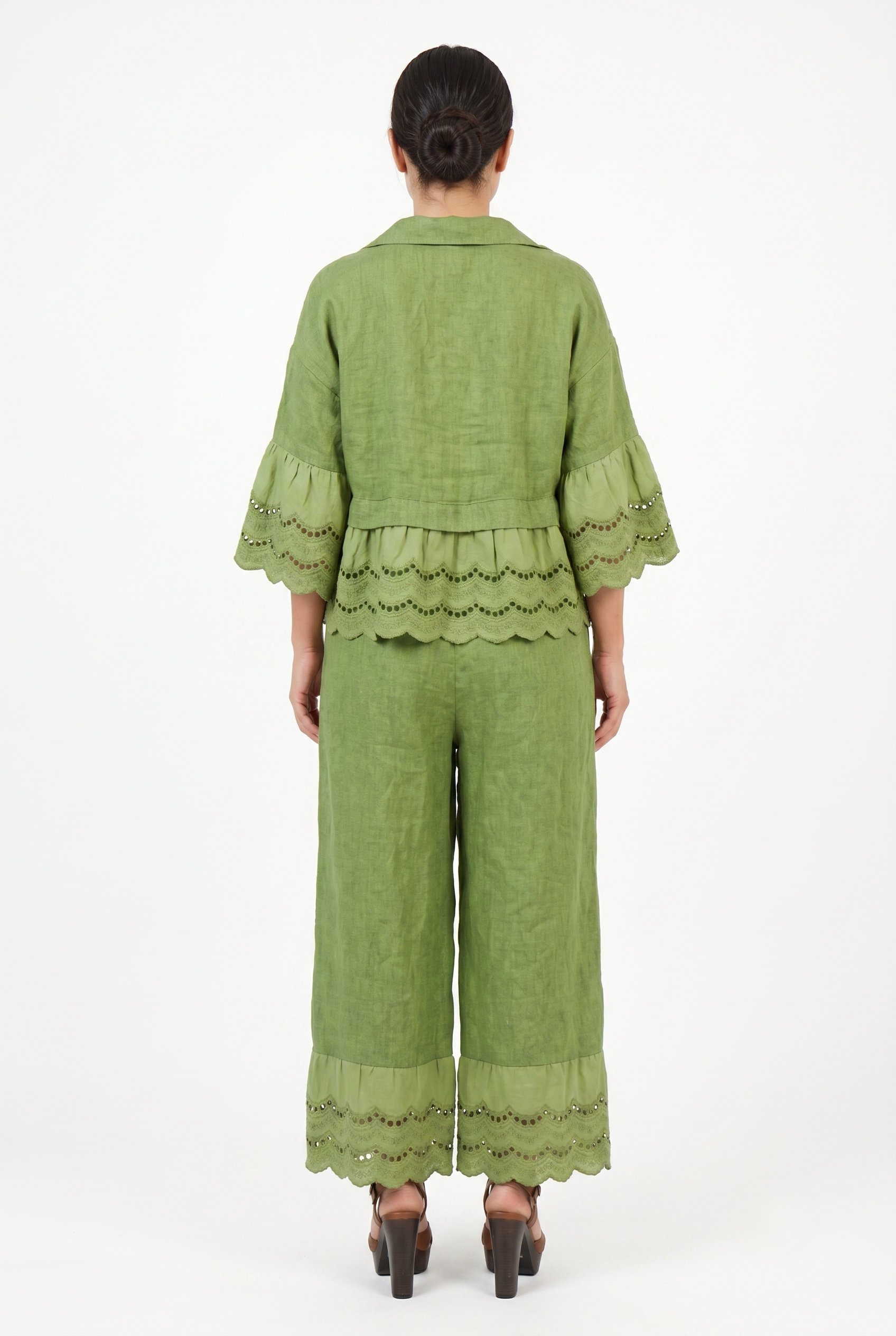 completo verde acido con pizzo sangallo 100% puro lino