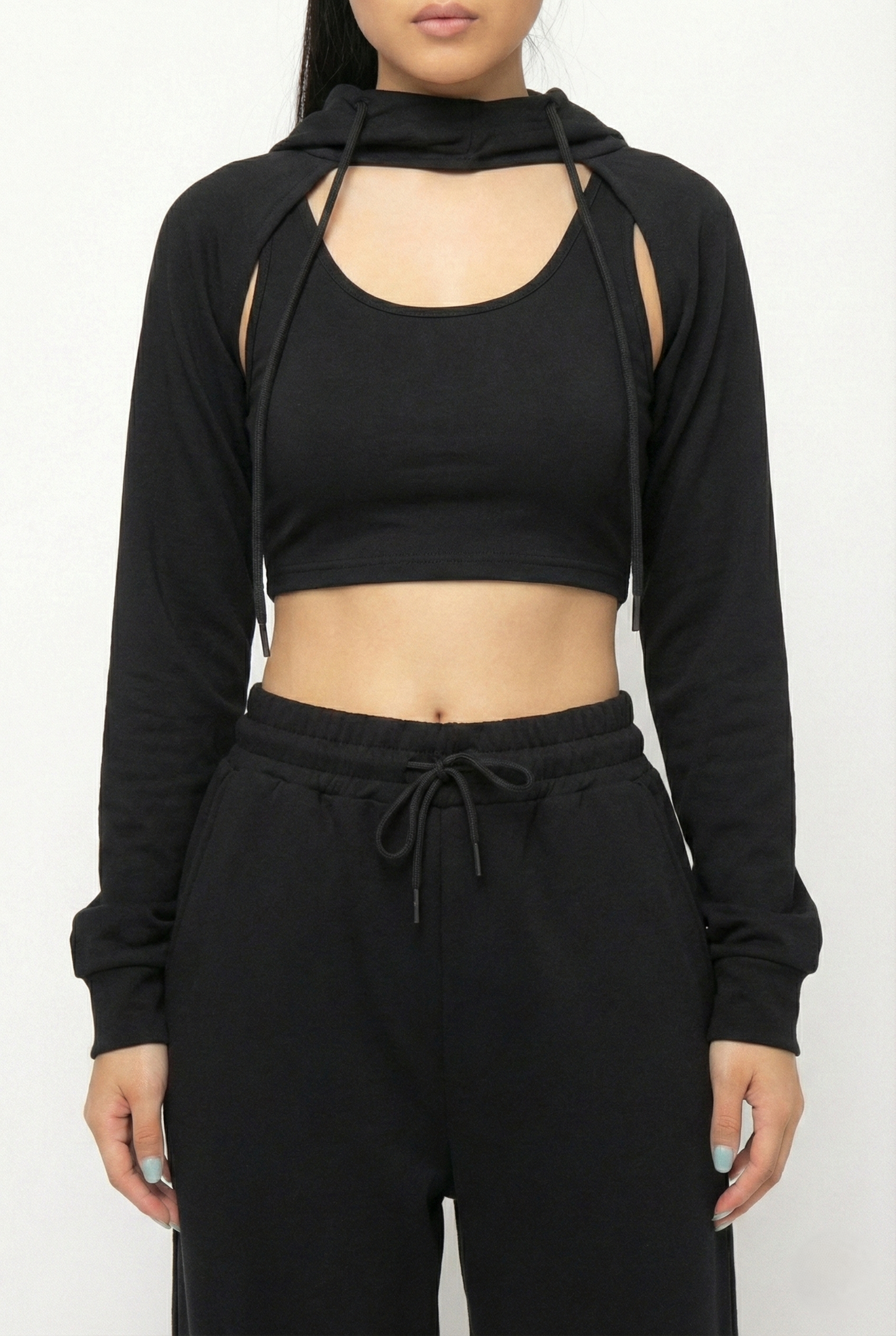 Crop top e felpa corta con cappuccio donna nera athleisure