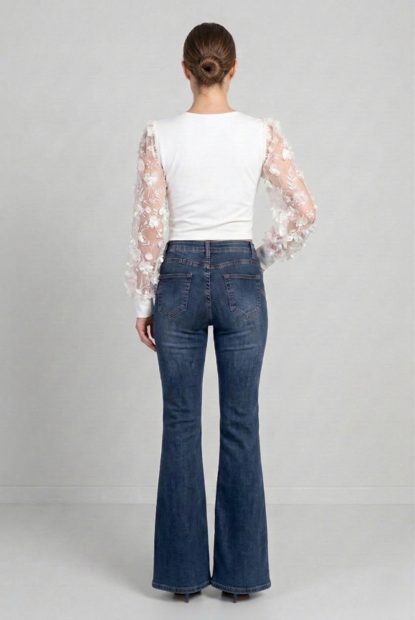 Jeans donna flare vita alta blu – vista posteriore pantaloni denim a gamba larga