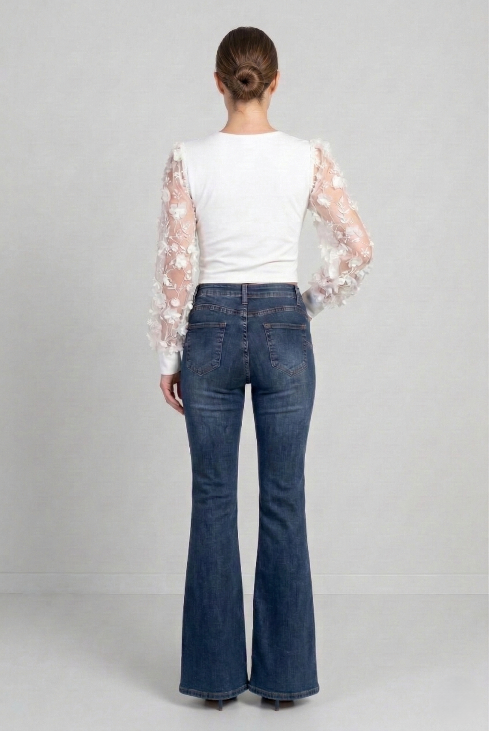 Jeans donna flare vita alta blu – vista posteriore pantaloni denim a gamba larga