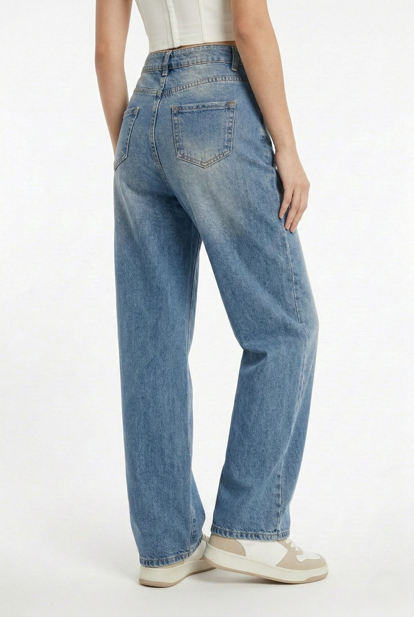 Jeans wide leg donna lavaggio chiaro outfit frontale