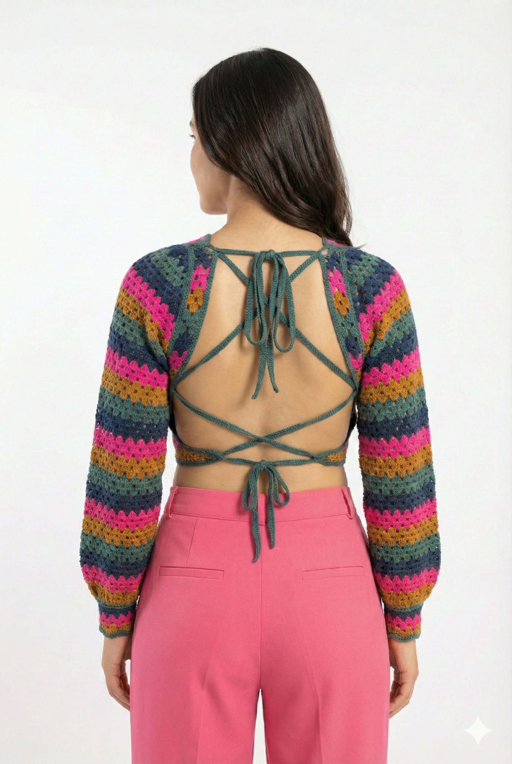 Maglia crop uncinetto donna con schiena scoperta e lacci intrecciati