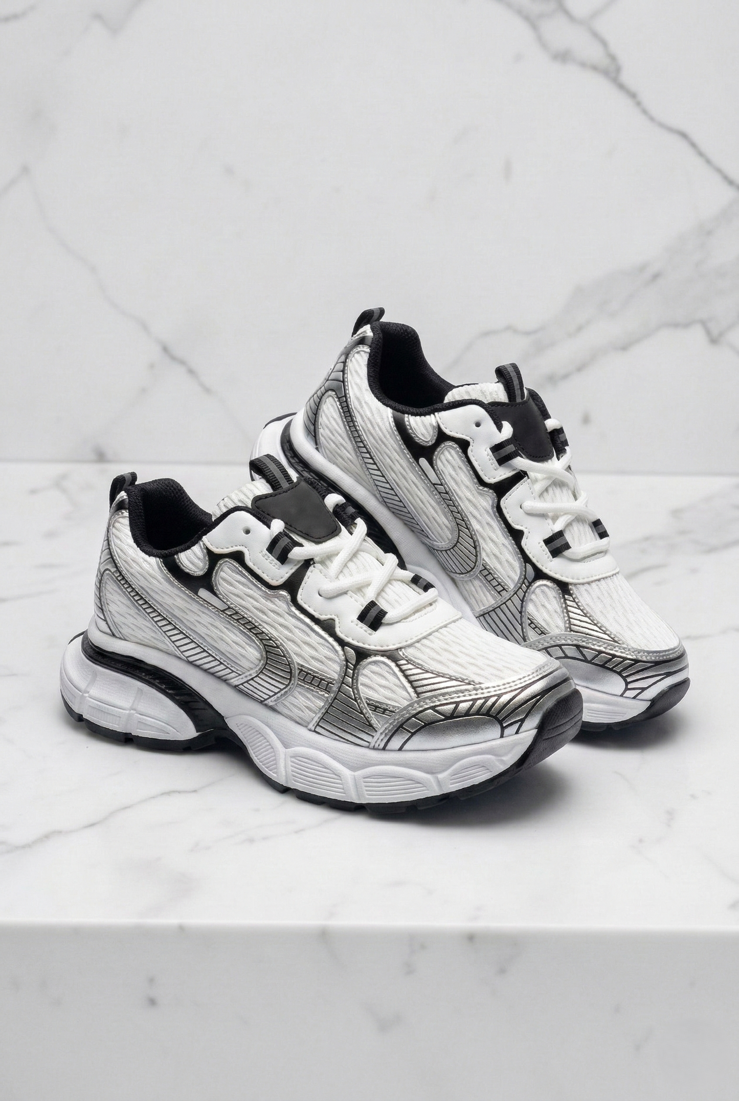 Sneakers chunky da donna bianche e nere con suola spessa streetwear