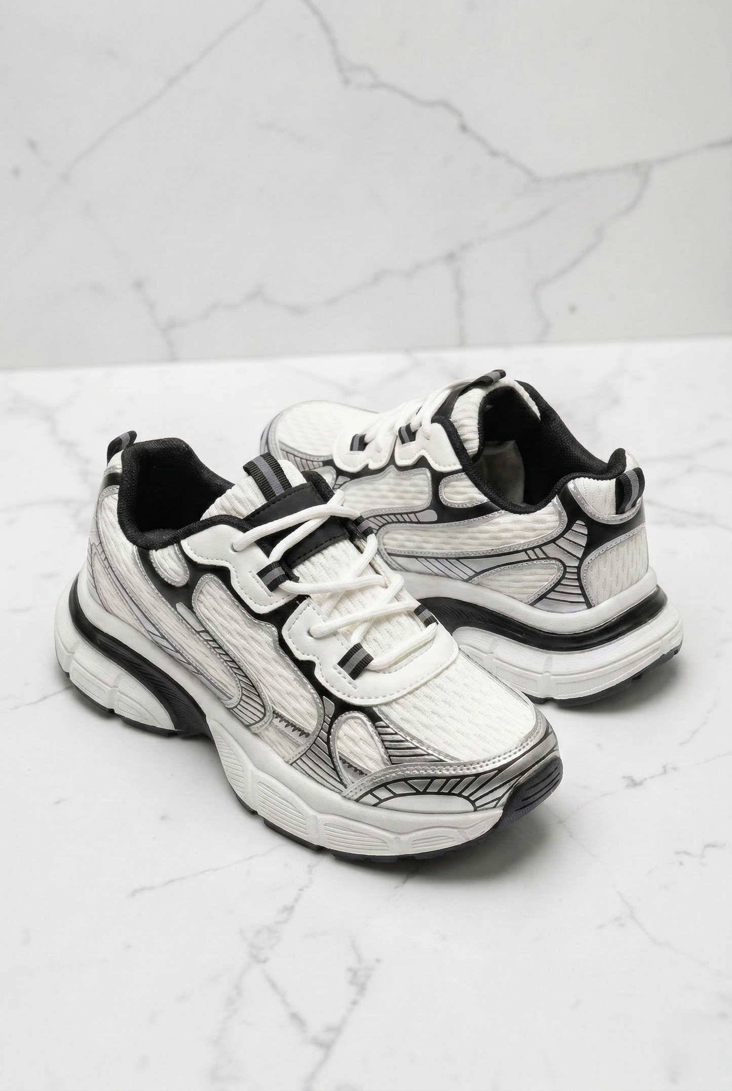 Sneakers chunky da donna bianche e nere con suola spessa streetwear