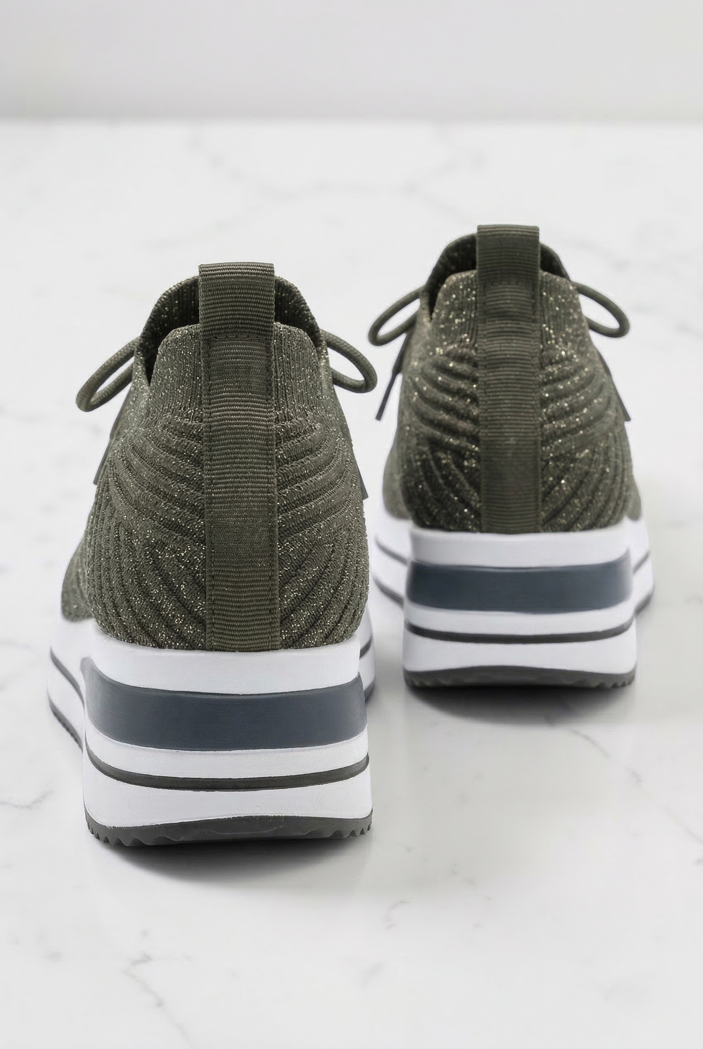 Sneakers verde militare donna con suola zeppa confortevole