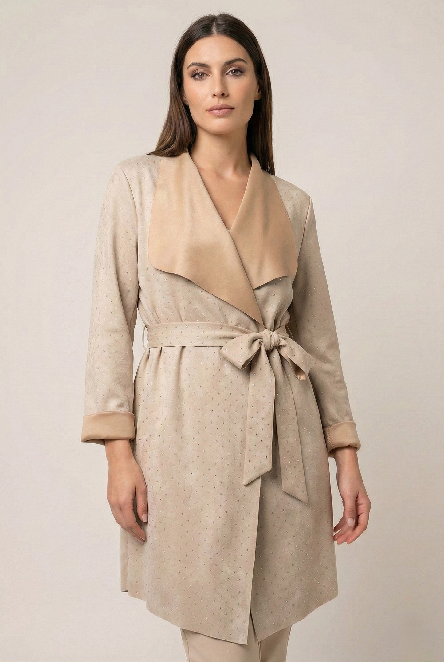 Spolverino wrap donna beige effetto scamosciato con punti luce elegante mezza stagione