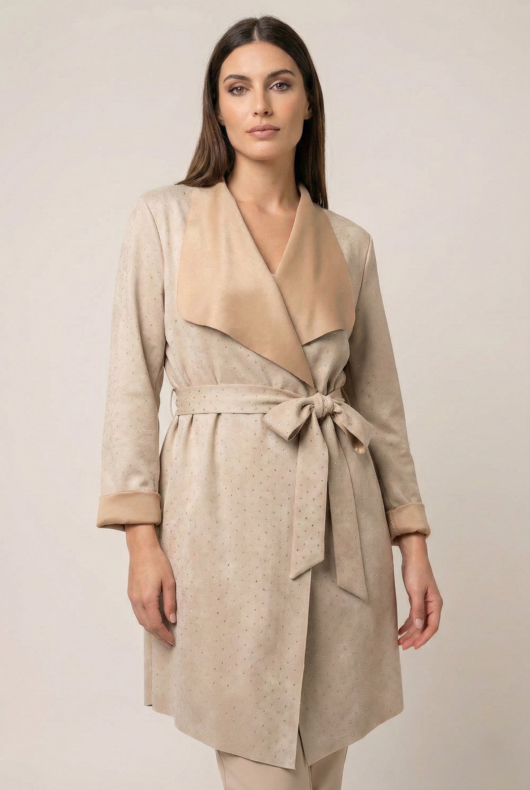 Spolverino wrap donna beige effetto scamosciato con punti luce elegante mezza stagione