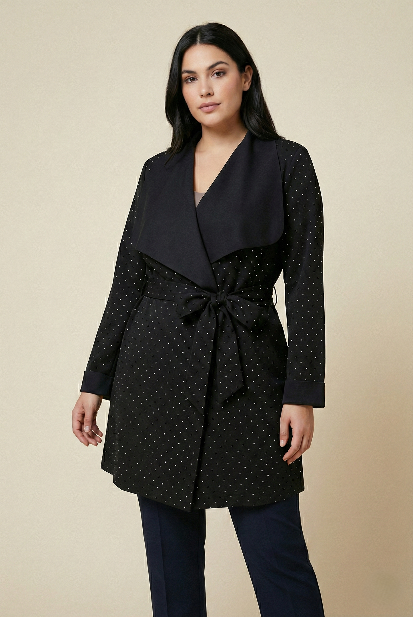 Spolverino donna nero elegante effetto scamosciato con piccoli strass e rever ampio