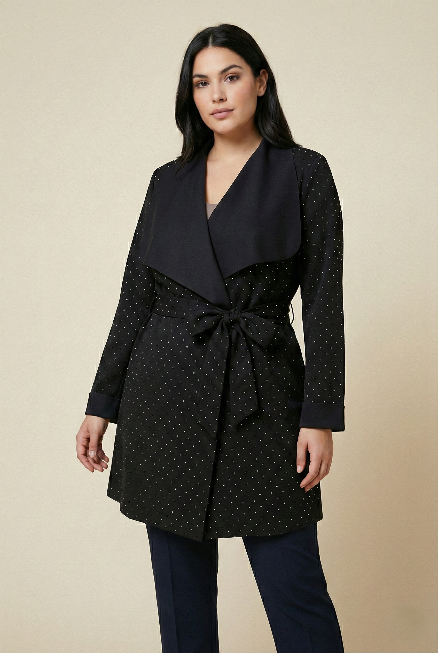 Spolverino donna nero elegante effetto scamosciato con piccoli strass e rever ampio