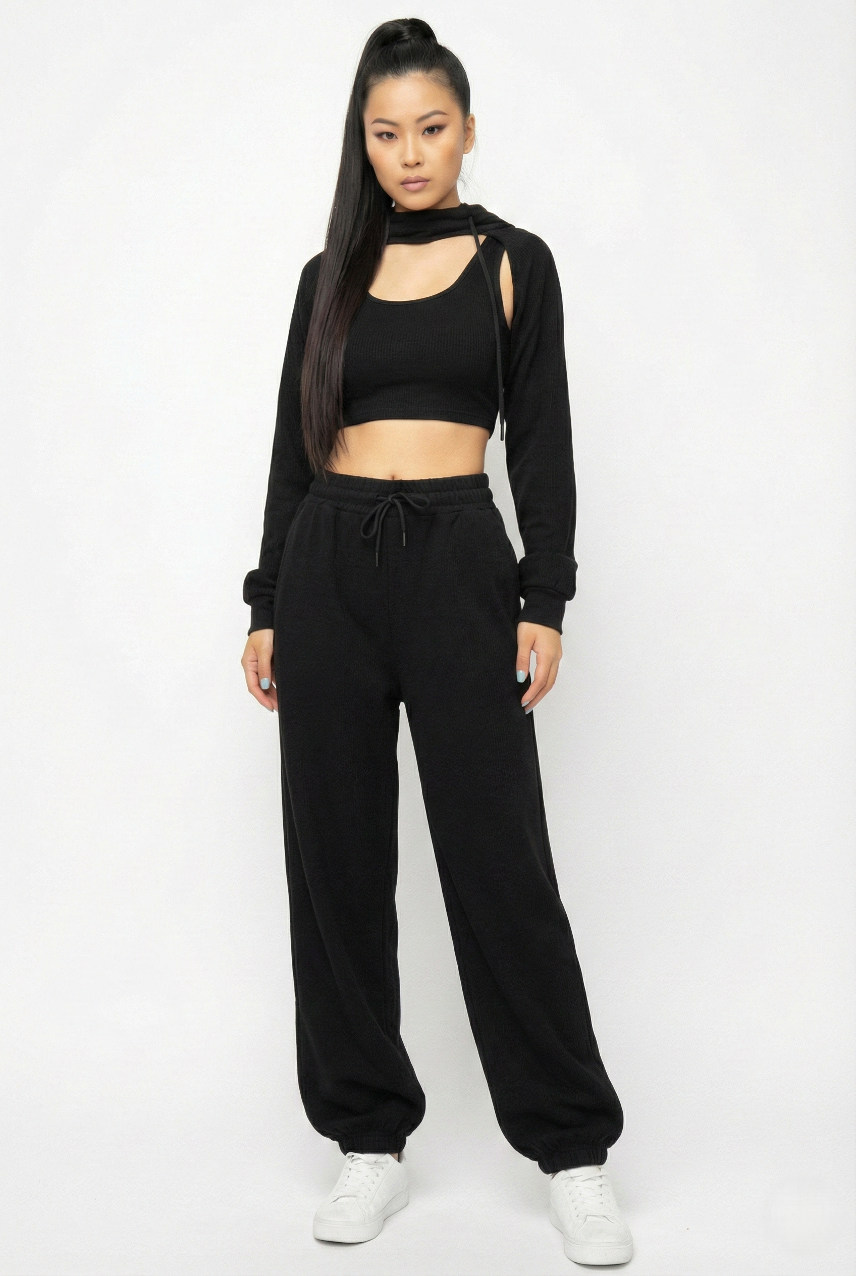 Tuta donna 3 pezzi nera con crop top felpa corta e pantaloni jogger