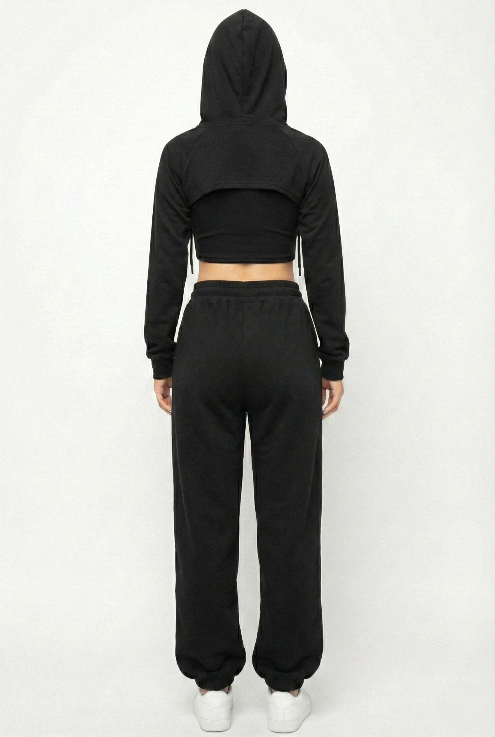 Tuta donna nera tre pezzi vista posteriore stile streetwear