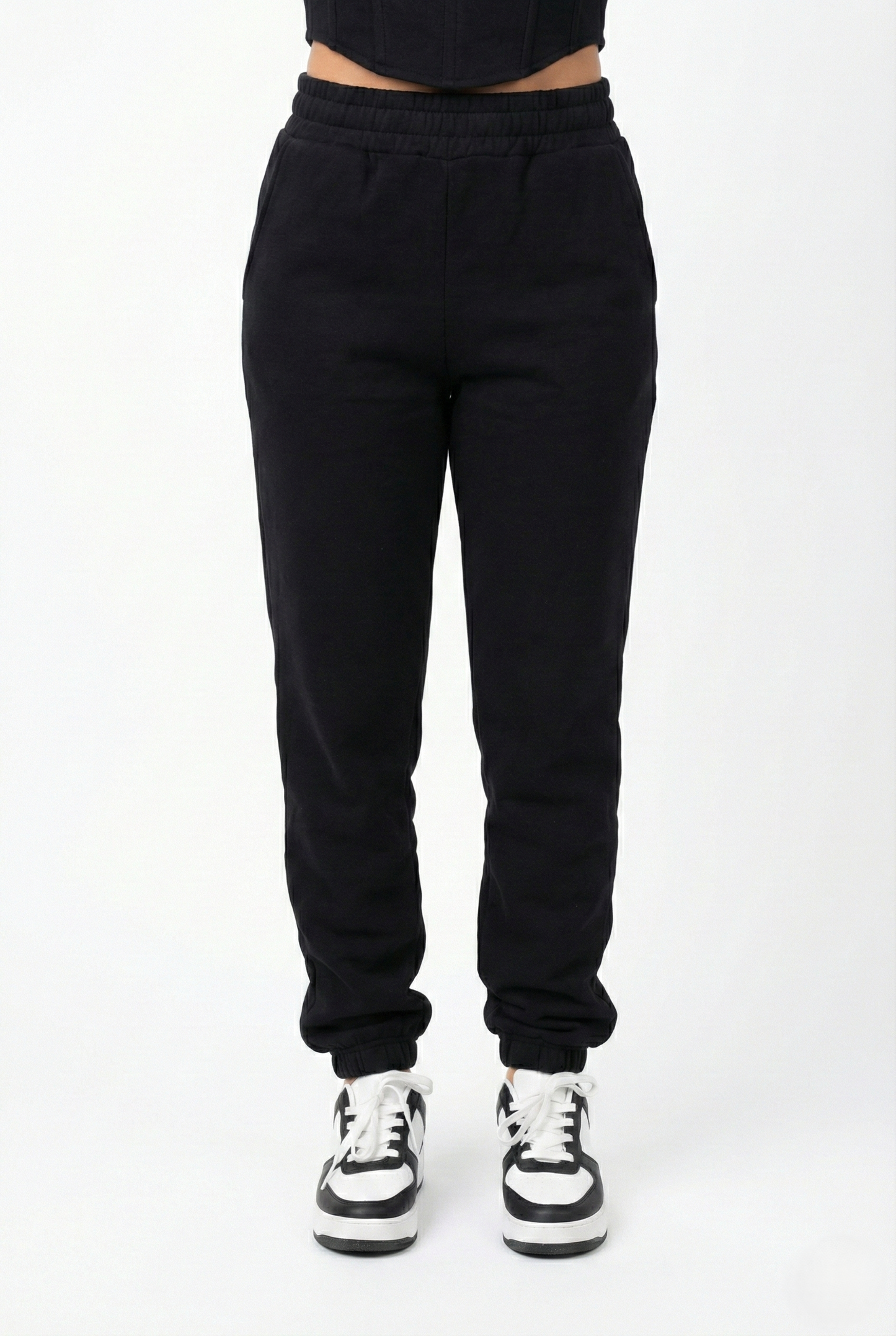 Pantalone jogger con tasche ed elastico in vita