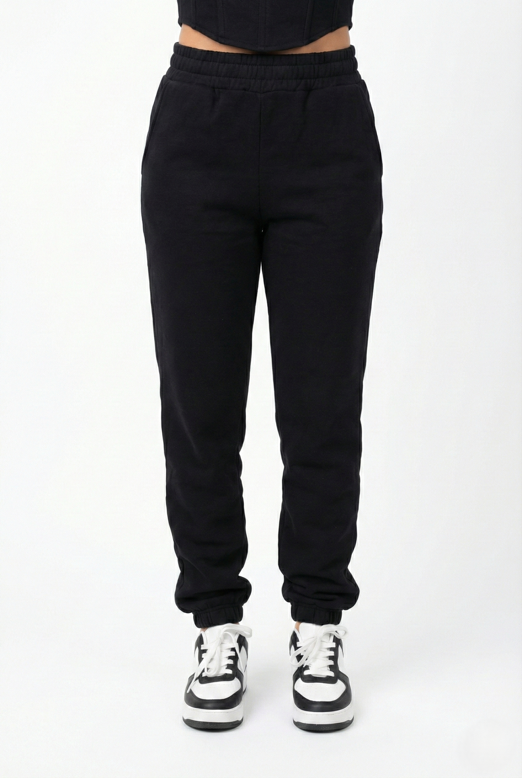 Pantalone jogger con tasche ed elastico in vita